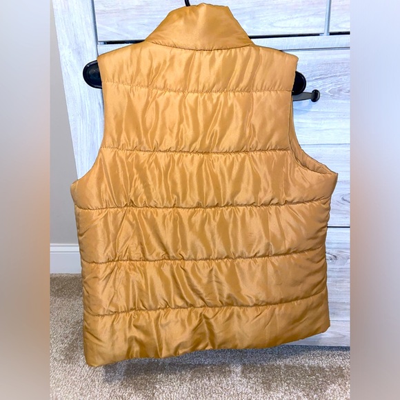 New vest, never worn. - Picture 2 of 3